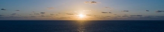 Horizon across the ocean against an almost cloudless sky